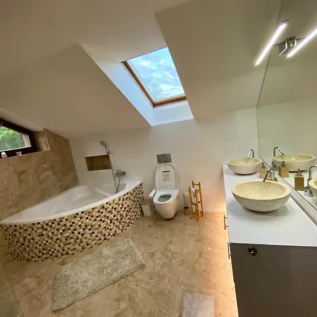 Dom V Stráni * Poniky