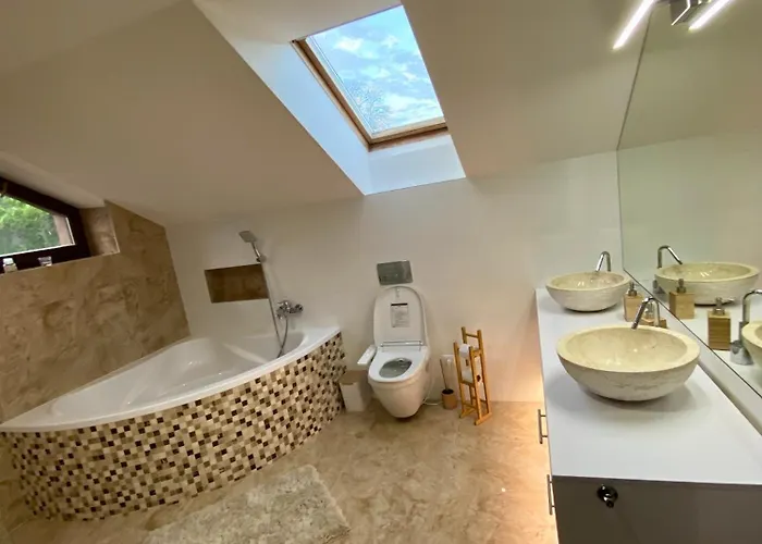 Dom V Strani * Poniky